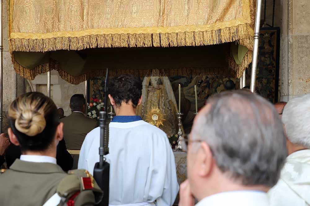 El Monasterio Real de las Huelgas ha acogido, un año más, la celebración del Curpillos, con procesión por las calles del barrio con el pendón de las Navas de Tolosa