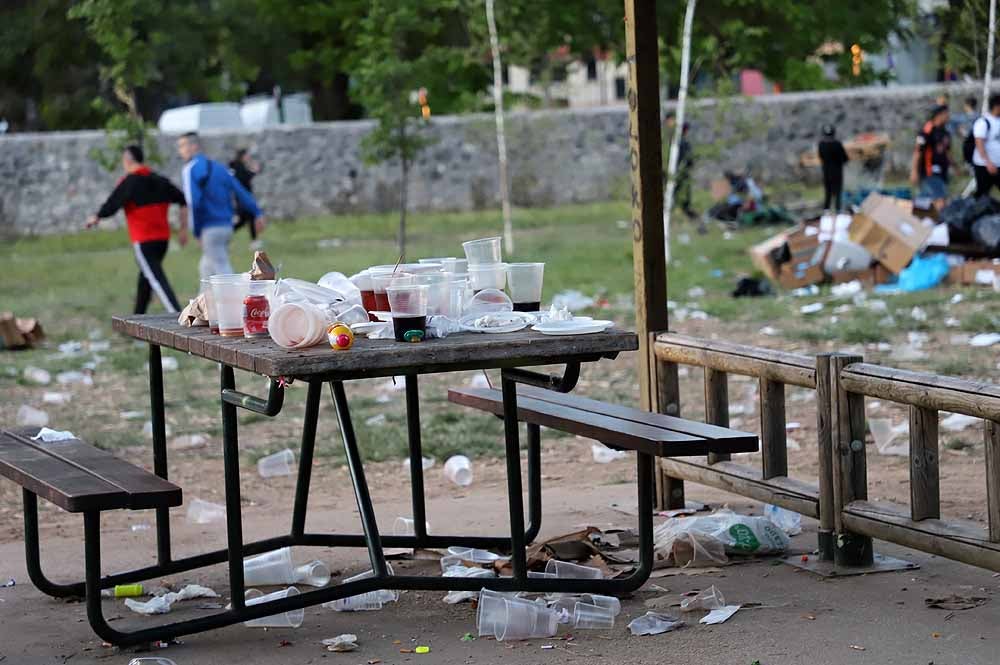 El servicio de SEMAT ha tenido que redoblar esfuerzos para dejar limpio El Parral y alrededores tras la fiesta de las peñas, mientras que Protección Civil y Cruz Roja tuvieron también una jornada movidita con más de 150 intervenciones