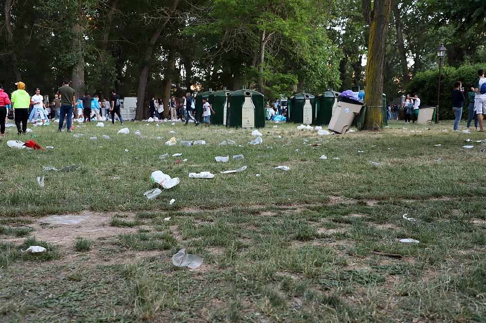 El servicio de SEMAT ha tenido que redoblar esfuerzos para dejar limpio El Parral y alrededores tras la fiesta de las peñas, mientras que Protección Civil y Cruz Roja tuvieron también una jornada movidita con más de 150 intervenciones