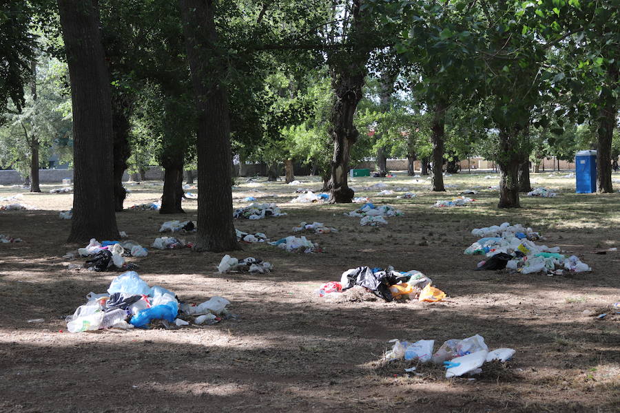 El servicio de SEMAT ha tenido que redoblar esfuerzos para dejar limpio El Parral y alrededores tras la fiesta de las peñas, mientras que Protección Civil y Cruz Roja tuvieron también una jornada movidita con más de 150 intervenciones