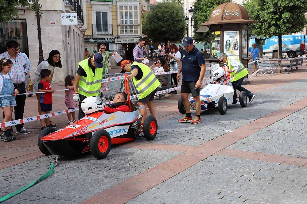 38 pilotos de toda España compiten por ser el más rápido con su coche de inercia en la sexta edición de la Hiperbaric Challenge, una prueba que pretende despertar una vocación tecnológica en sus participantes