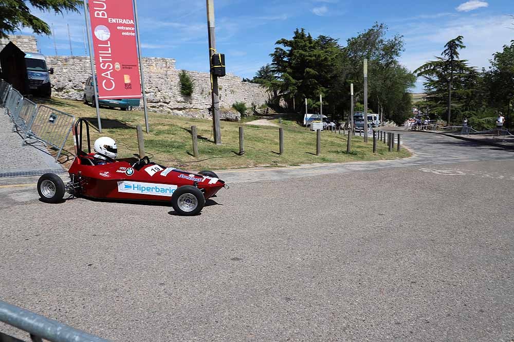 38 pilotos de toda España compiten por ser el más rápido con su coche de inercia en la sexta edición de la Hiperbaric Challenge, una prueba que pretende despertar una vocación tecnológica en sus participantes