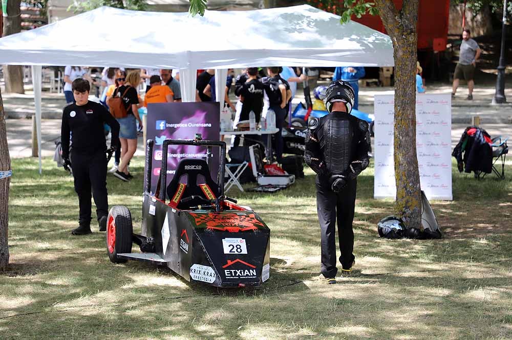 38 pilotos de toda España compiten por ser el más rápido con su coche de inercia en la sexta edición de la Hiperbaric Challenge, una prueba que pretende despertar una vocación tecnológica en sus participantes