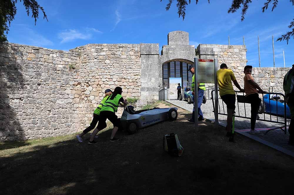 38 pilotos de toda España compiten por ser el más rápido con su coche de inercia en la sexta edición de la Hiperbaric Challenge, una prueba que pretende despertar una vocación tecnológica en sus participantes