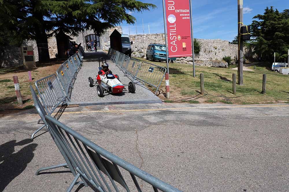 38 pilotos de toda España compiten por ser el más rápido con su coche de inercia en la sexta edición de la Hiperbaric Challenge, una prueba que pretende despertar una vocación tecnológica en sus participantes