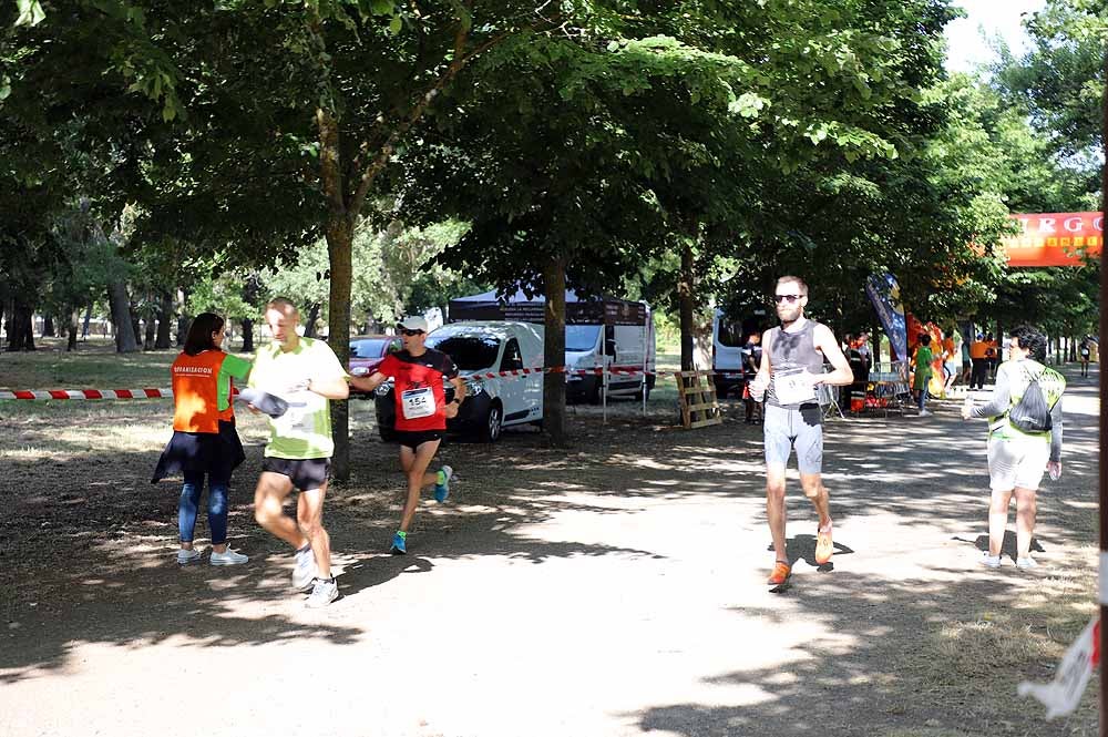 166 corredores de toda España han disputado la 24ª edición de le Media Maratón Ciudad de Burgos,con el burgalés Rubén Castrillo como ganador en categoría masculina y la debutante Virginia Torres como campeona femenina.