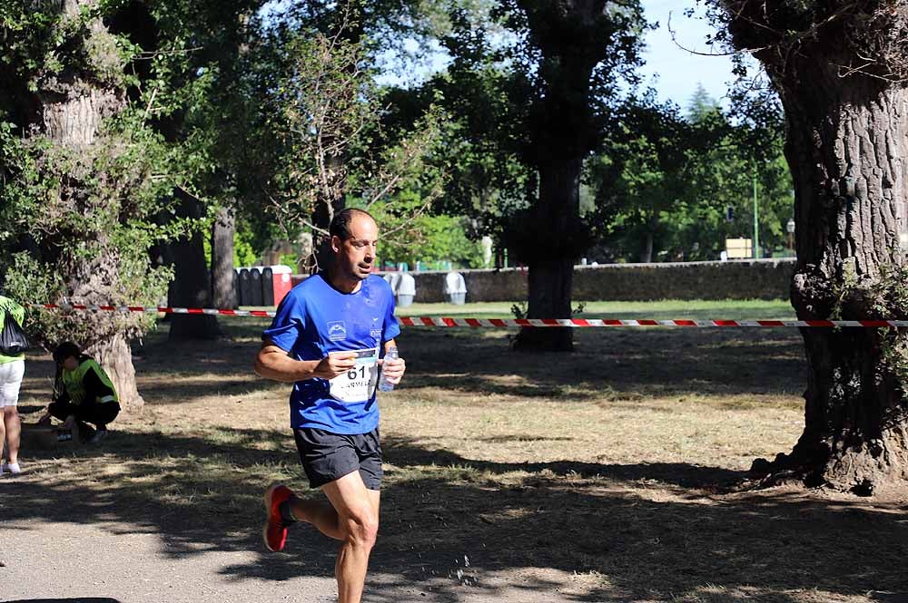 166 corredores de toda España han disputado la 24ª edición de le Media Maratón Ciudad de Burgos,con el burgalés Rubén Castrillo como ganador en categoría masculina y la debutante Virginia Torres como campeona femenina.