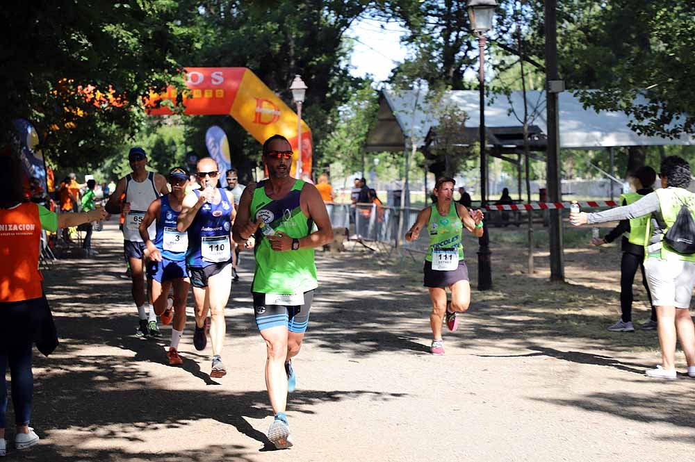 166 corredores de toda España han disputado la 24ª edición de le Media Maratón Ciudad de Burgos,con el burgalés Rubén Castrillo como ganador en categoría masculina y la debutante Virginia Torres como campeona femenina.