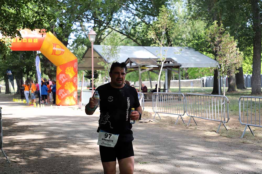 166 corredores de toda España han disputado la 24ª edición de le Media Maratón Ciudad de Burgos,con el burgalés Rubén Castrillo como ganador en categoría masculina y la debutante Virginia Torres como campeona femenina.