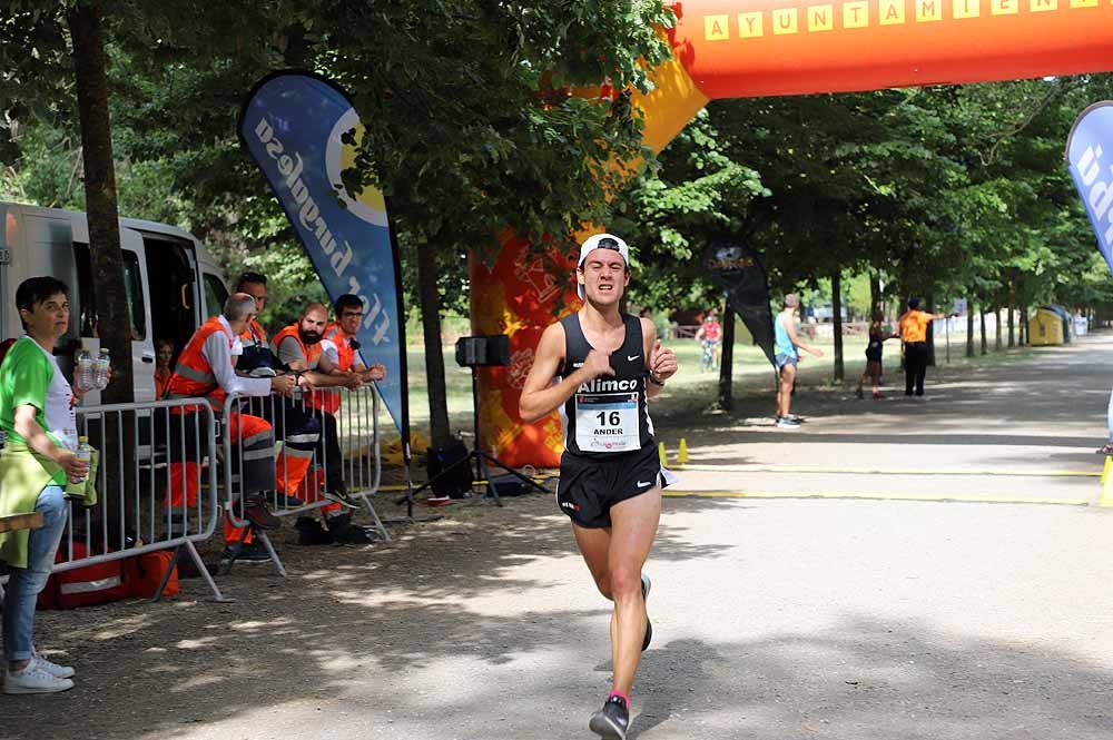 166 corredores de toda España han disputado la 24ª edición de le Media Maratón Ciudad de Burgos,con el burgalés Rubén Castrillo como ganador en categoría masculina y la debutante Virginia Torres como campeona femenina.