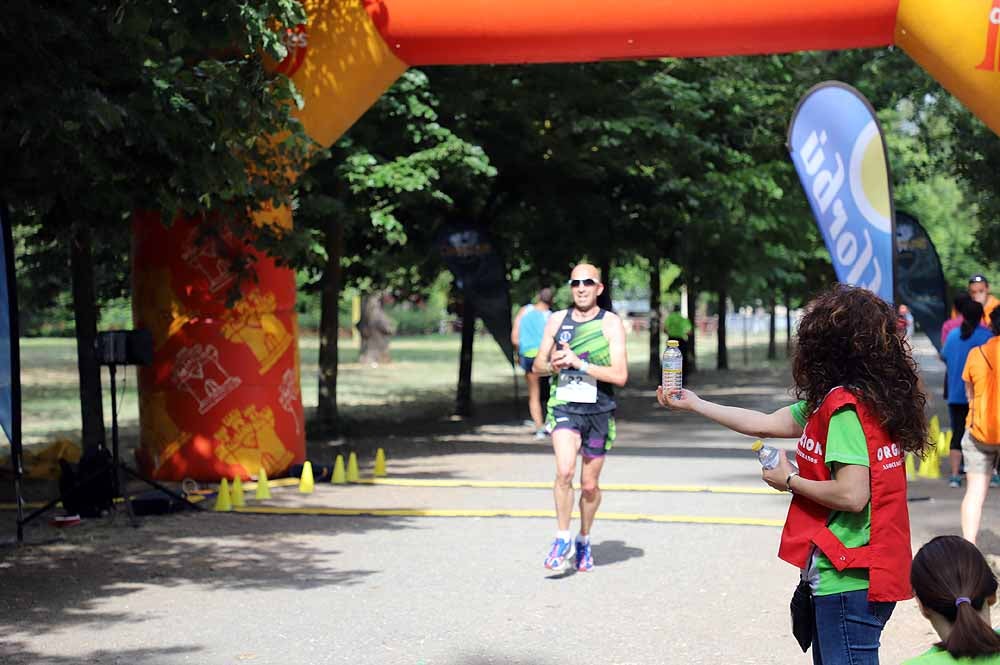 166 corredores de toda España han disputado la 24ª edición de le Media Maratón Ciudad de Burgos,con el burgalés Rubén Castrillo como ganador en categoría masculina y la debutante Virginia Torres como campeona femenina.