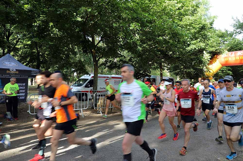 166 corredores de toda España han disputado la 24ª edición de le Media Maratón Ciudad de Burgos,con el burgalés Rubén Castrillo como ganador en categoría masculina y la debutante Virginia Torres como campeona femenina.