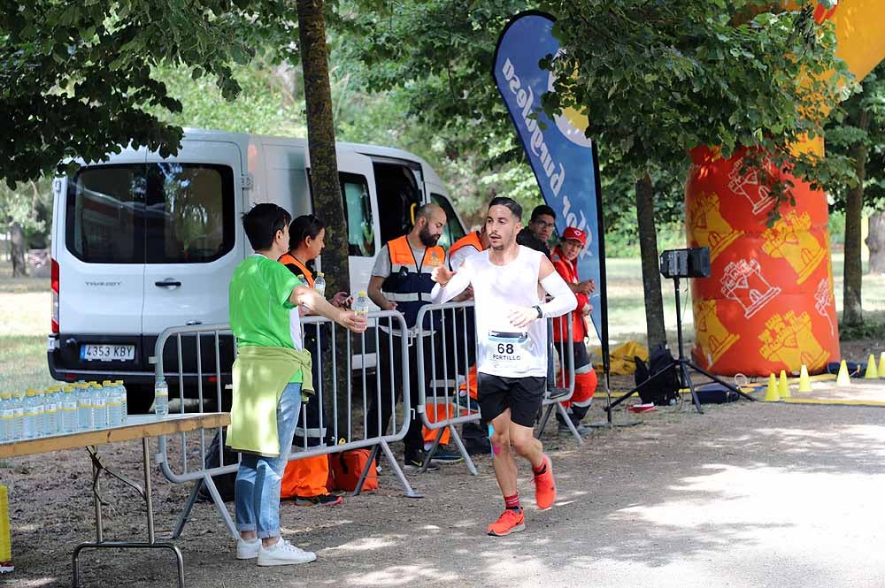 166 corredores de toda España han disputado la 24ª edición de le Media Maratón Ciudad de Burgos,con el burgalés Rubén Castrillo como ganador en categoría masculina y la debutante Virginia Torres como campeona femenina.