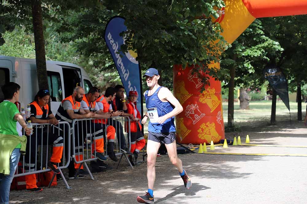 166 corredores de toda España han disputado la 24ª edición de le Media Maratón Ciudad de Burgos,con el burgalés Rubén Castrillo como ganador en categoría masculina y la debutante Virginia Torres como campeona femenina.