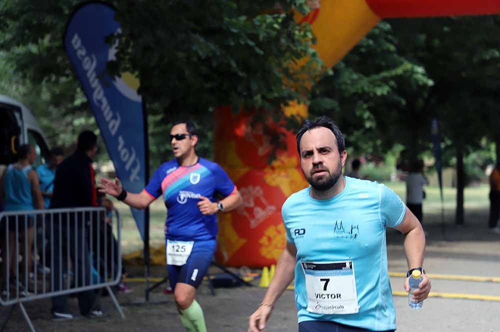 166 corredores de toda España han disputado la 24ª edición de le Media Maratón Ciudad de Burgos,con el burgalés Rubén Castrillo como ganador en categoría masculina y la debutante Virginia Torres como campeona femenina.