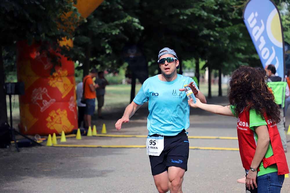 166 corredores de toda España han disputado la 24ª edición de le Media Maratón Ciudad de Burgos,con el burgalés Rubén Castrillo como ganador en categoría masculina y la debutante Virginia Torres como campeona femenina.