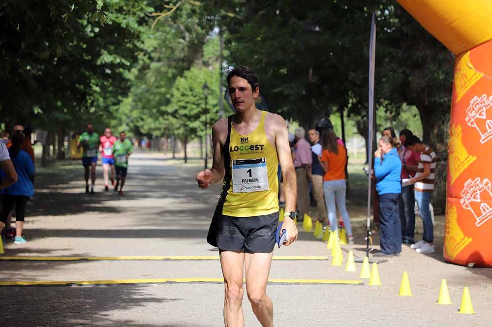 166 corredores de toda España han disputado la 24ª edición de le Media Maratón Ciudad de Burgos,con el burgalés Rubén Castrillo como ganador en categoría masculina y la debutante Virginia Torres como campeona femenina.