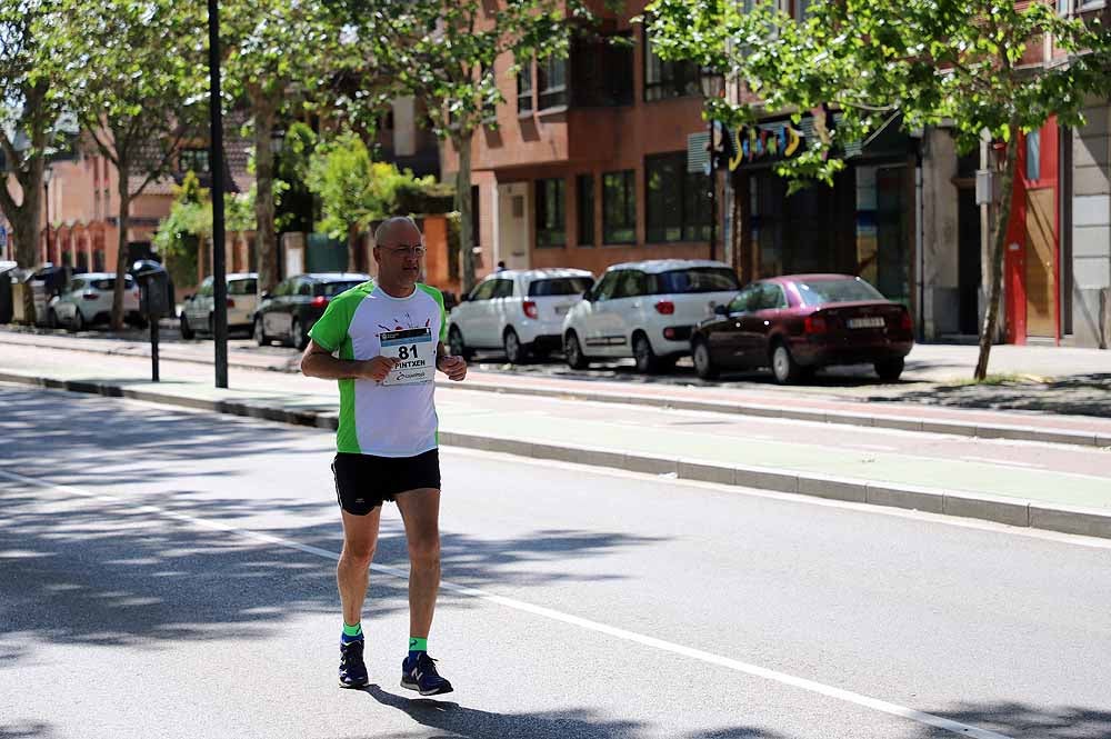 166 corredores de toda España han disputado la 24ª edición de le Media Maratón Ciudad de Burgos,con el burgalés Rubén Castrillo como ganador en categoría masculina y la debutante Virginia Torres como campeona femenina.