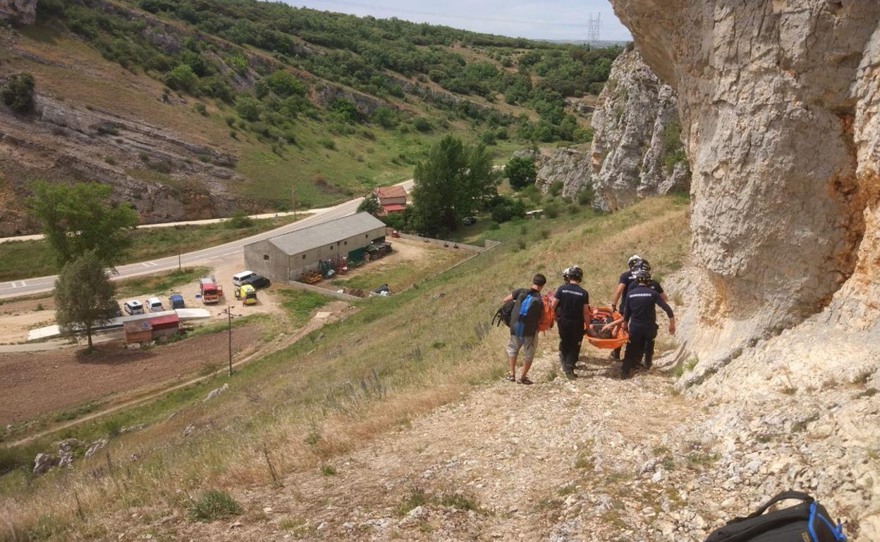 Se ha requerido la intervención de los Bomberos de Burgos para rescatar a la víctima