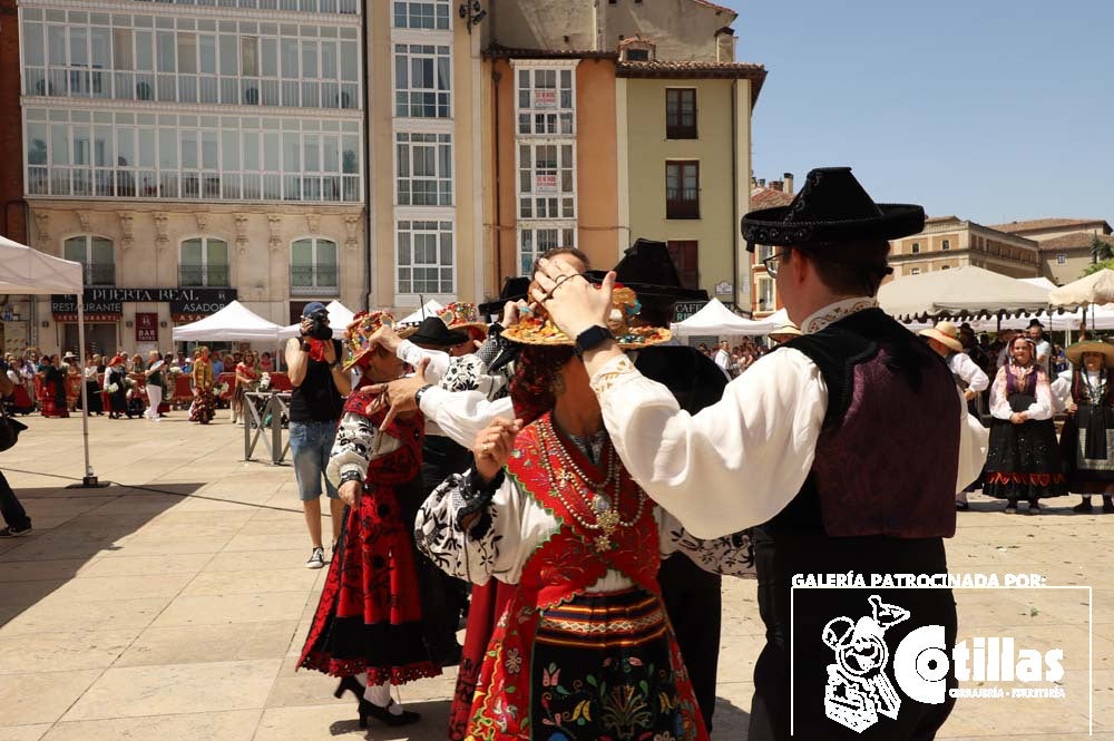 El calor no ha quitado el ánimo a los burgaleses en el acto más querido de las fiestas