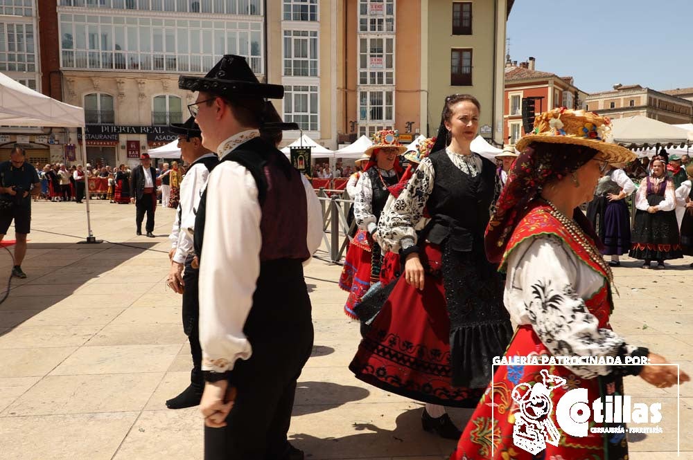 El calor no ha quitado el ánimo a los burgaleses en el acto más querido de las fiestas