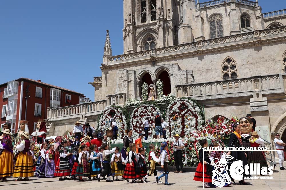 El calor no ha quitado el ánimo a los burgaleses en el acto más querido de las fiestas