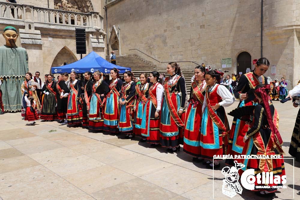 El calor no ha quitado el ánimo a los burgaleses en el acto más querido de las fiestas