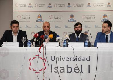 Imagen secundaria 1 - Varios momentos de la presentación