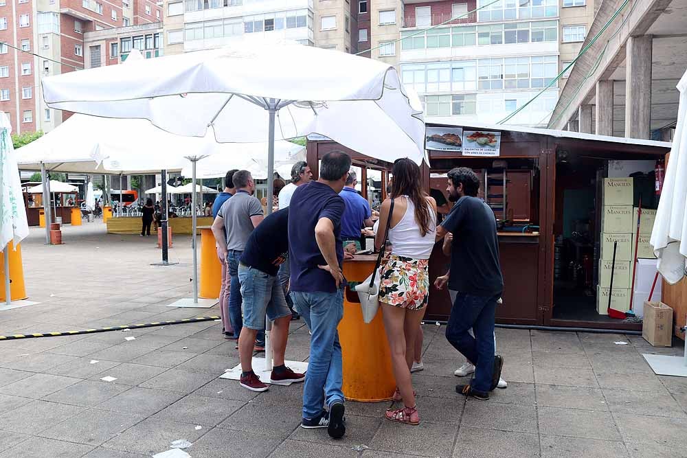 Fotos: Los burgaleses saborean la gran variedad gastronómica que ofrecen casetas y gastronetas durante las fiestas