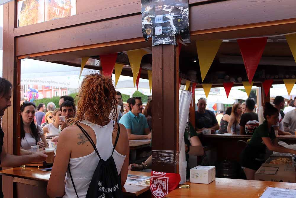 Fotos: Los burgaleses saborean la gran variedad gastronómica que ofrecen casetas y gastronetas durante las fiestas