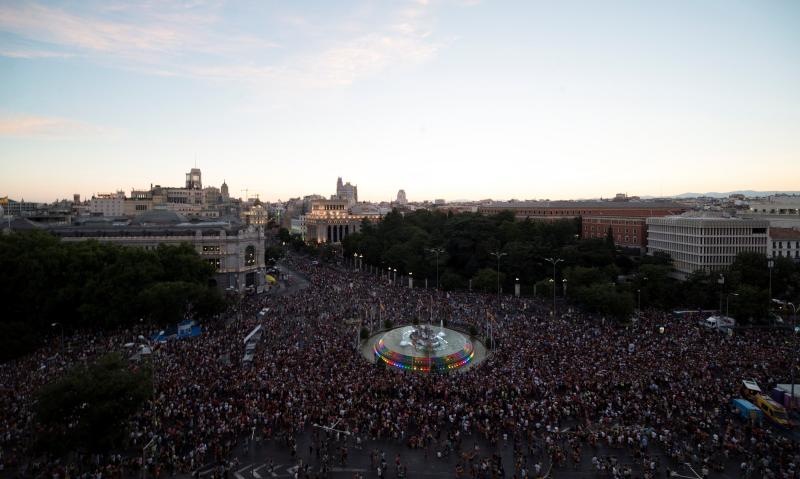 Fotos: Celebración superlativa y multicolor del Orgullo LGTBI en Madrid