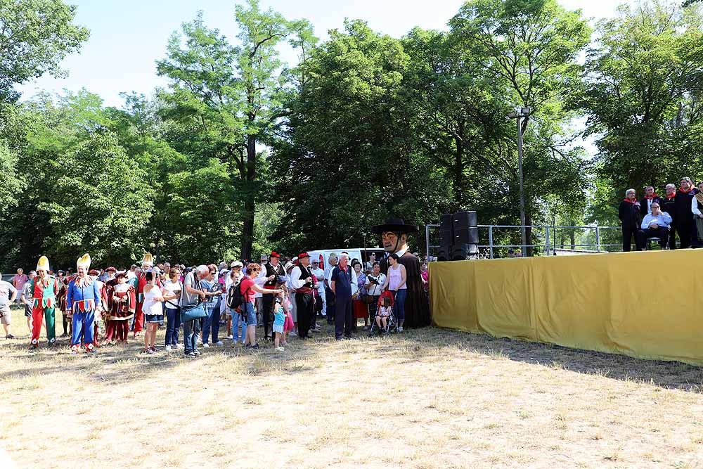 Siete descendientes de emigrantes burgaleses a Argentina y Cuba han participado hoy en la fiesta del Burgalés Ausente. La mayoría de ellos residen en la ciudad argentina de Mar del Plata. 