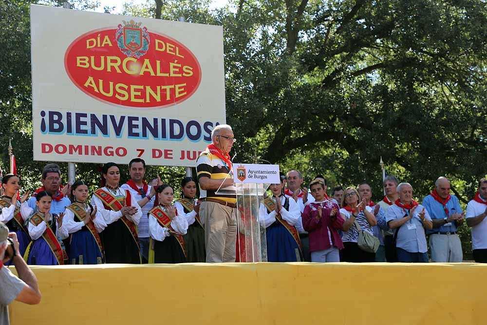 Siete descendientes de emigrantes burgaleses a Argentina y Cuba han participado hoy en la fiesta del Burgalés Ausente. La mayoría de ellos residen en la ciudad argentina de Mar del Plata. 