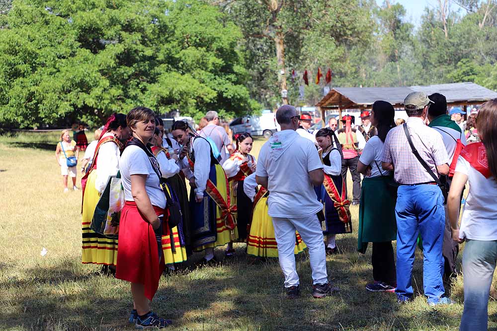 Siete descendientes de emigrantes burgaleses a Argentina y Cuba han participado hoy en la fiesta del Burgalés Ausente. La mayoría de ellos residen en la ciudad argentina de Mar del Plata. 