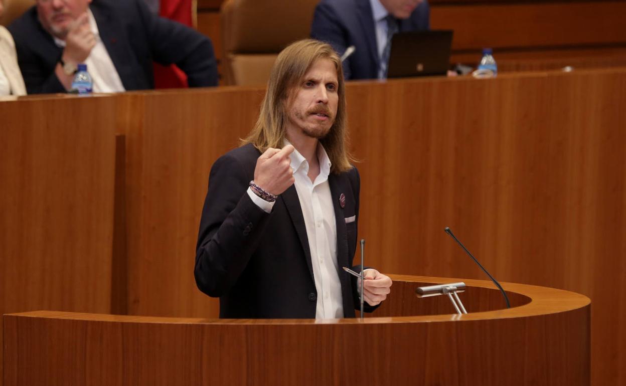 Pablo Fernández, en las Cortes de Castilla y León.