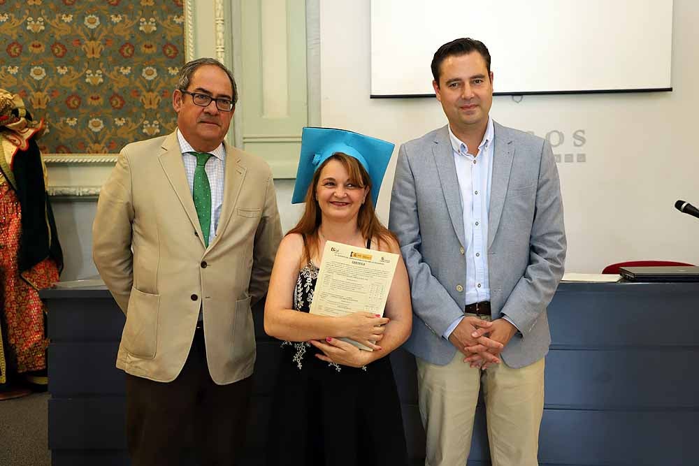 Fotos: Los alumnos de los Programas Mixtos de Formación y Empleo &#039;Burgos Textil&#039; y &#039;Coloreando&#039;