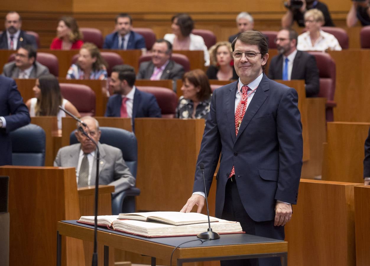 Mañueco da continuidad, con el voto de Cs, a 32 años de presidentes del PP en la Junta