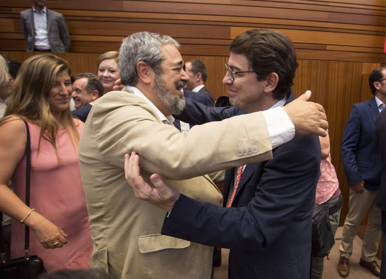 Mañueco da continuidad, con el voto de Cs, a 32 años de presidentes del PP en la Junta