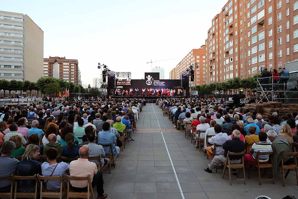 Fotos: Arranque existoso de la 43 edición del Festival de Folclore &#039;Ciudad de Burgos