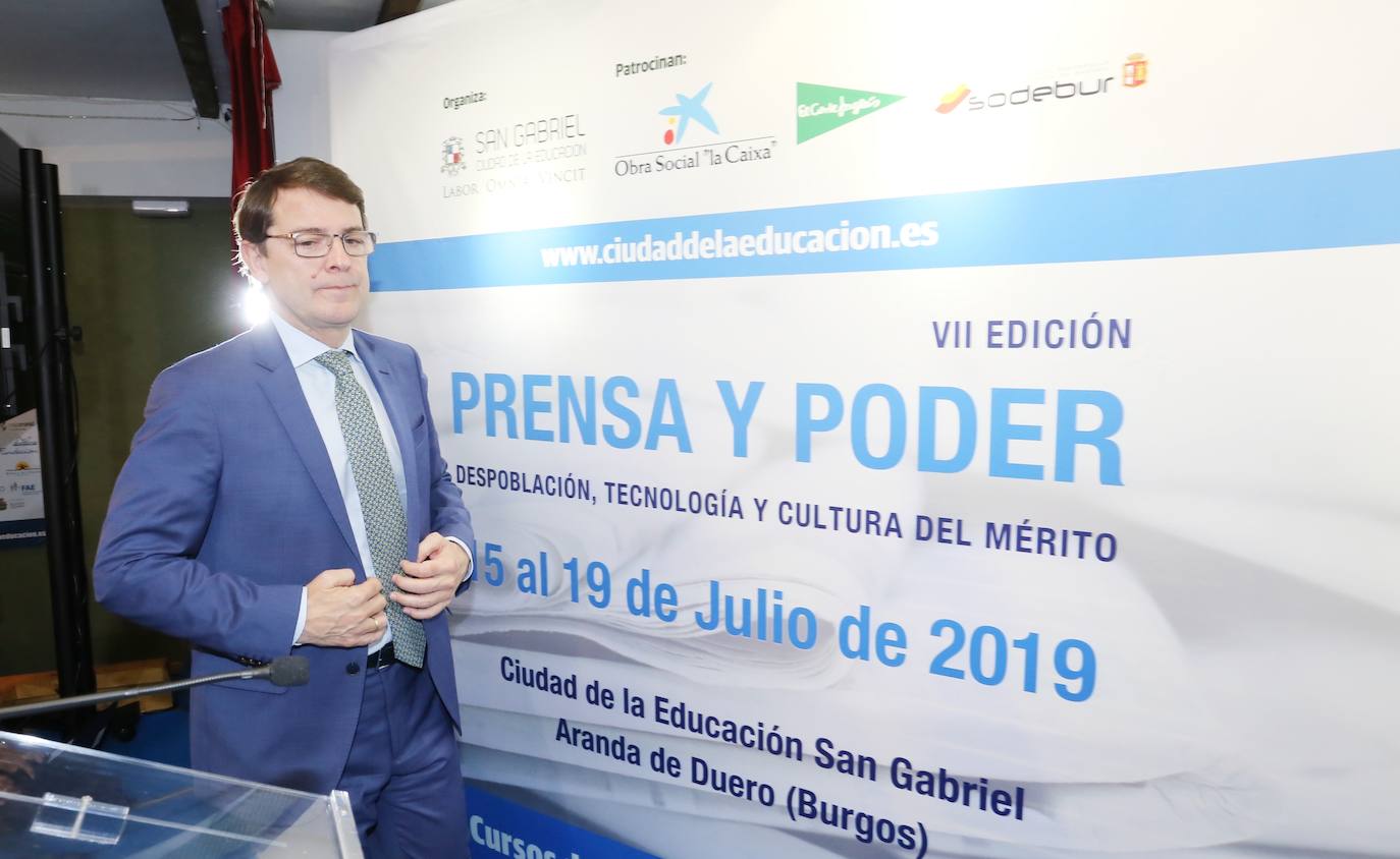 Fotos: El presidente de la Junta, Alfonso Fernández Mañueco, inaugura la VII Edición del Curso Prensa y Poder