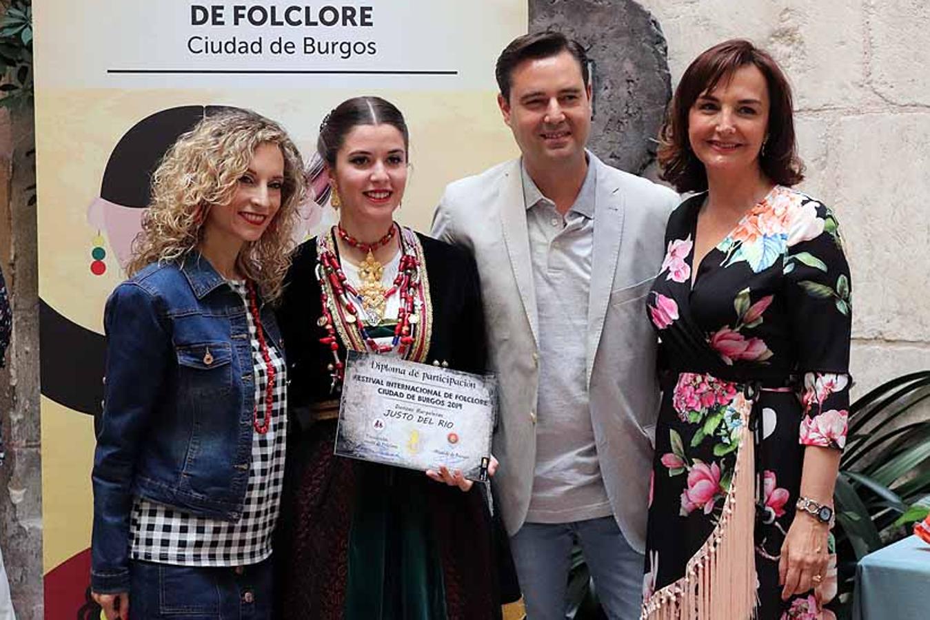 Fotos: Recepción de los participantes del 43º Festival Internacional de Folclore &#039;Ciudad de Burgos&#039; en el Palacio de Castilfalé