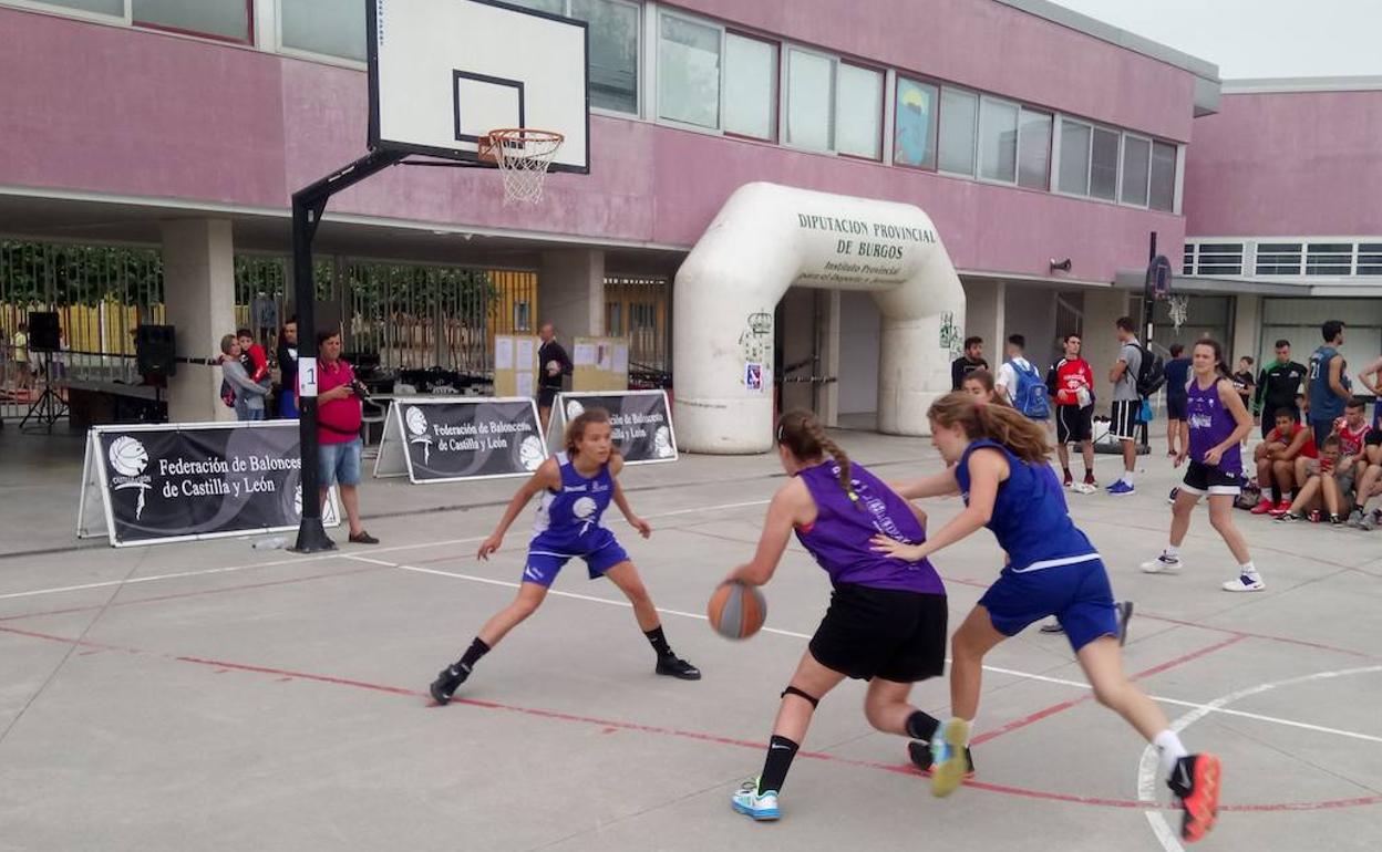 Imagen de una de las ediciones pasadas del torneo Basket 3X3 Ciudad Salas de los Infantes. 