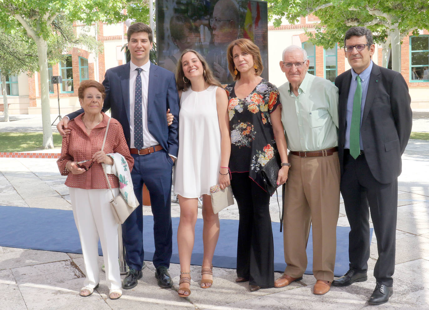 Familia de Carlos Fernandez Carriedo. Su madre Felisa Carriedo, sus hijos Jaime y Marina, su mujer Maria José Aragón, su padre Amando Fernandez y su hermano Jose Ramón Fernandez Carriedo.