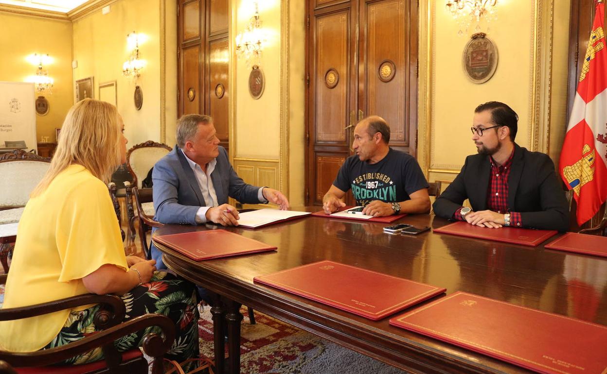 Representantes del Comité de Empresa se han reunido esta mañana con el presidente en funciones de la Diputación, Lorenzo Rodríguez.