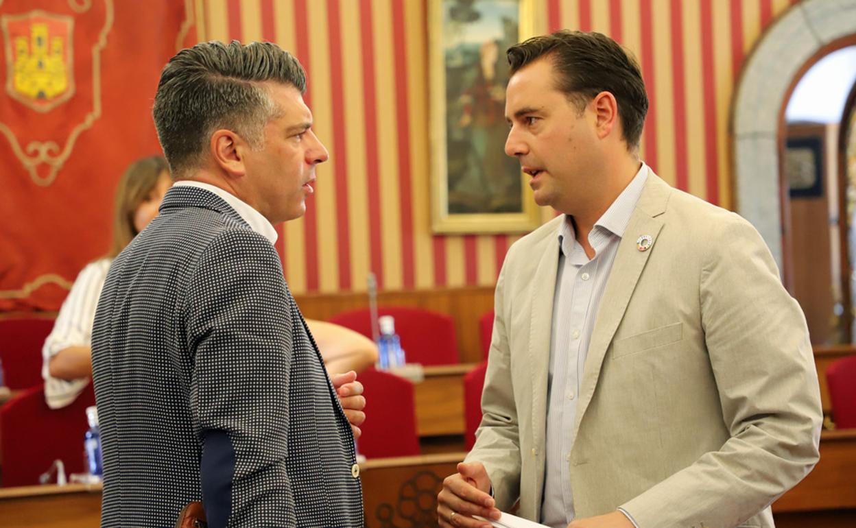 Vicente Marañón y Daniel de la Rosa han estado comentando el pleno al finalizar la sesión