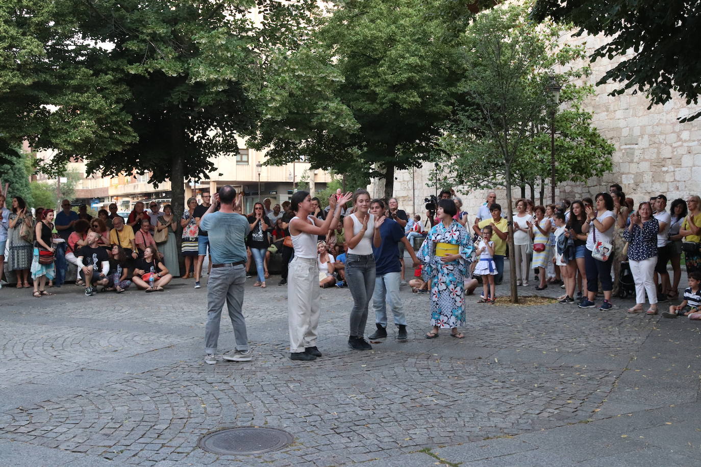 Los coreográfos Erick Jiménez, Elvi Balboa, Klevis Elmazaj e Ildar Tagirov han participado en la sección Danza en el Camino del XVIII Certamen de Coreografía Burgos - Nueva York, que se ha desarrollado entre Redecilla del Camino, San Juan de Ortega, Castrojeriz y Burgos