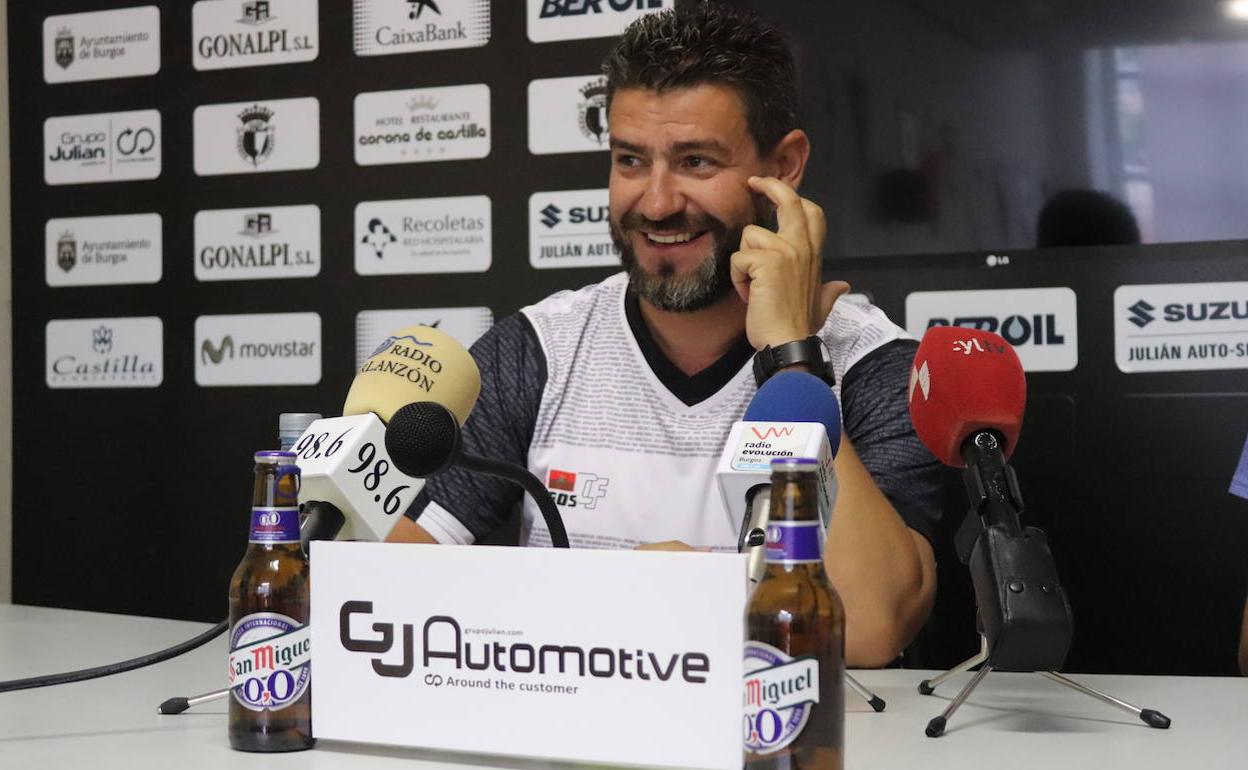 Imagen de Fernando Estévez durante la rueda de prensa