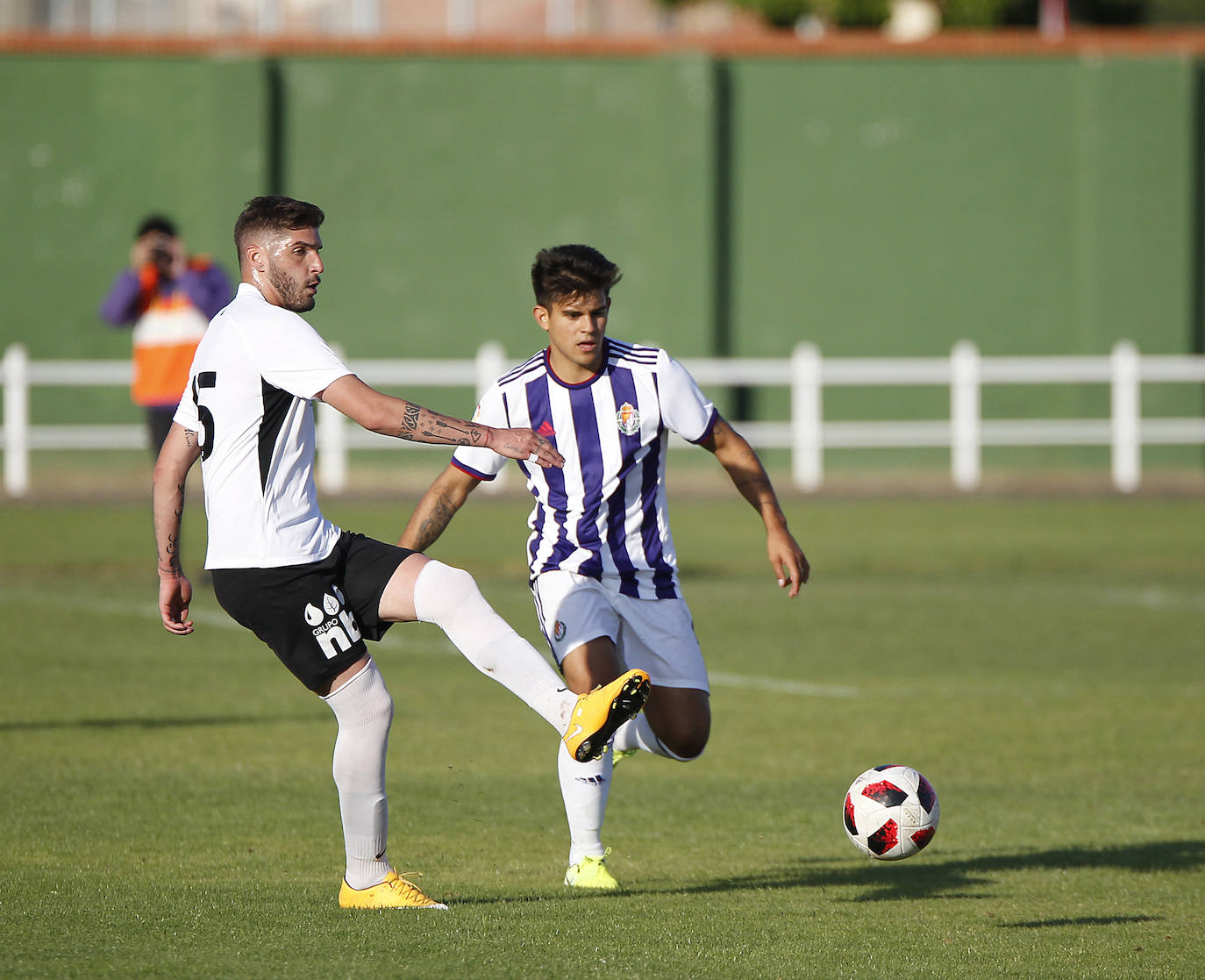 Fotos: Las mejores imágenes del partidod de pretemporada entre Valladolid B y Burgos CF