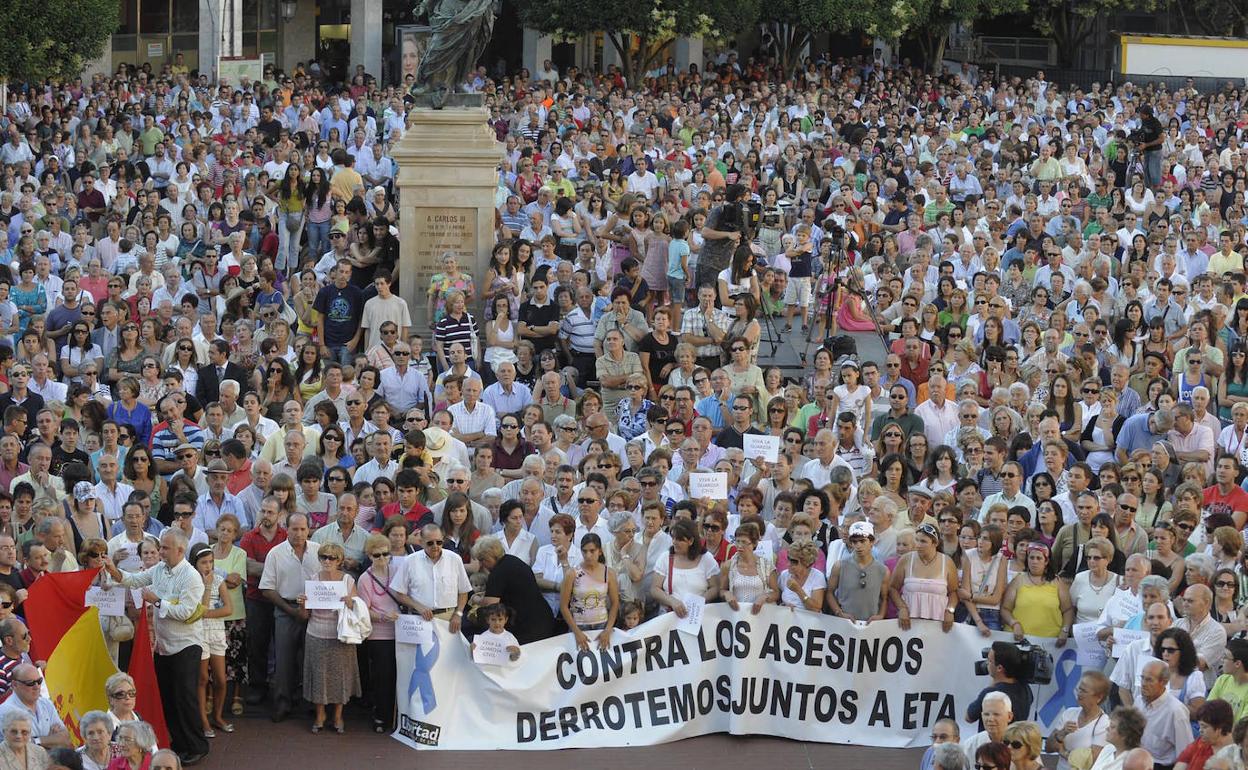 Imagen de la manifestación de repulas ante el atentado. 