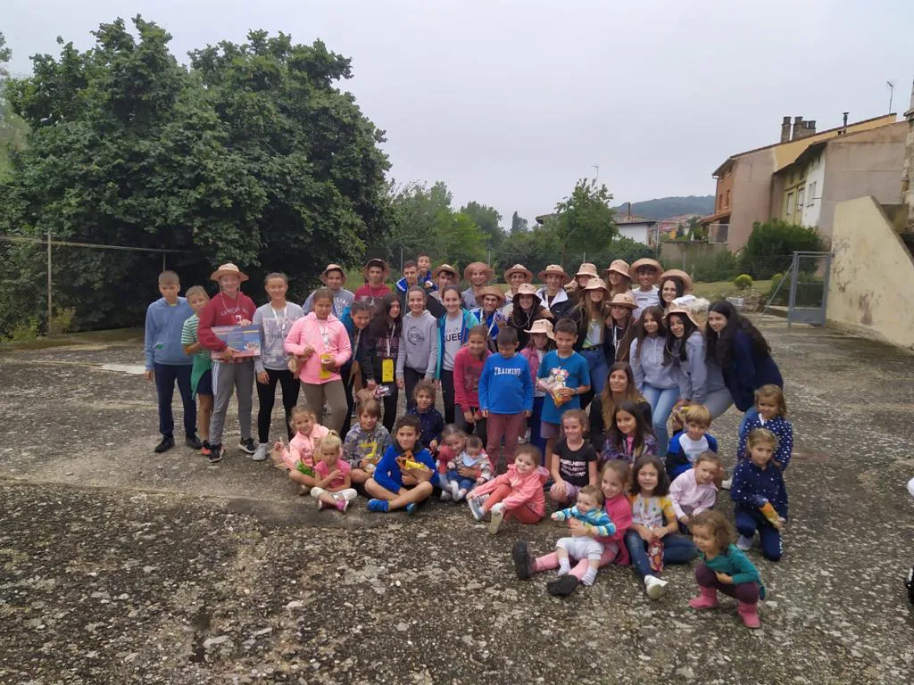 Grupo de jóvenes en las fiestas de Villafranca Montes de Oca